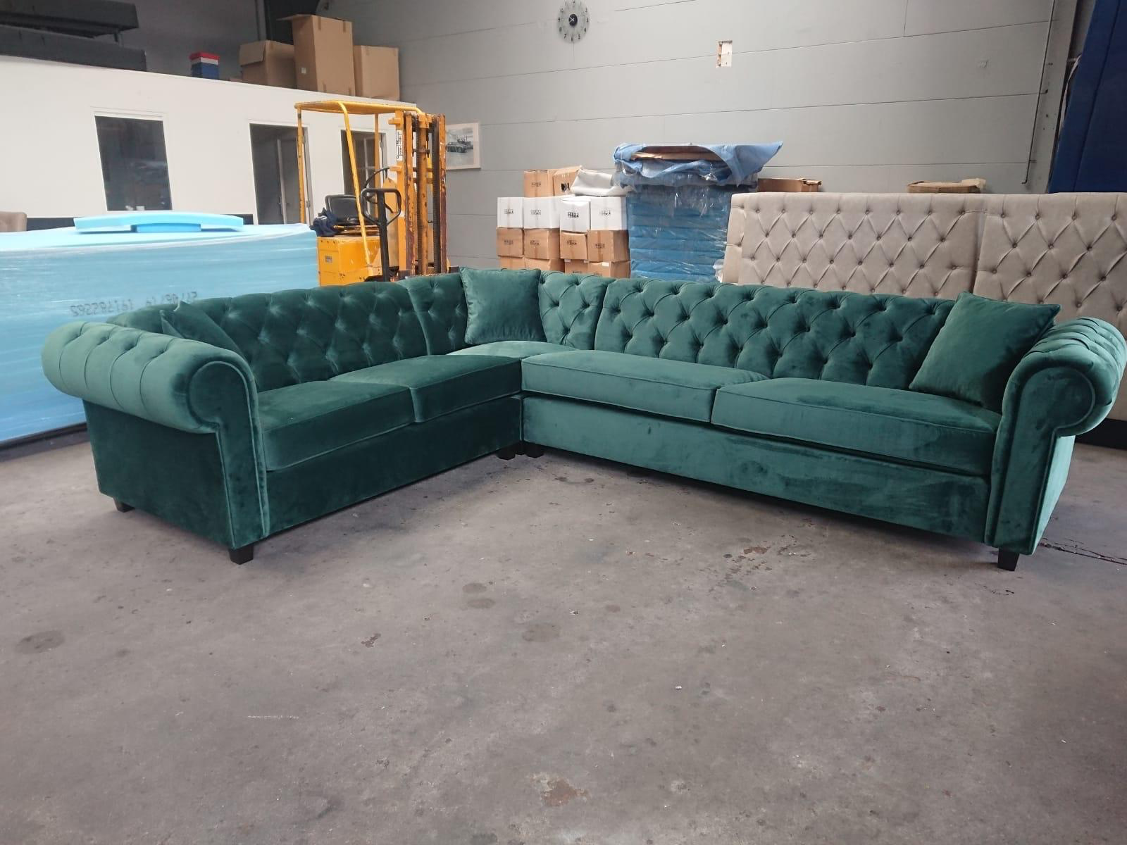 Luxe Chesterfield bank in groen fluweel